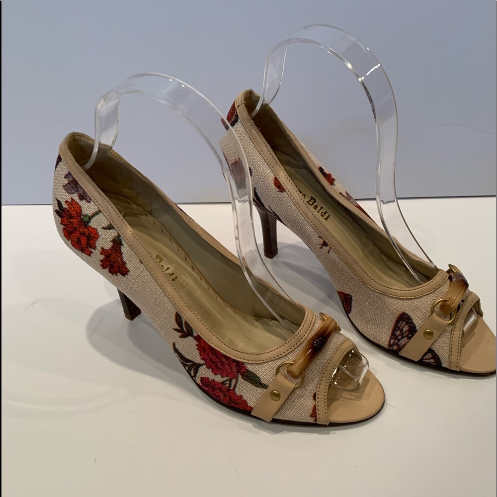 NWOT, fabric heels. Leather lined 3.5” heel